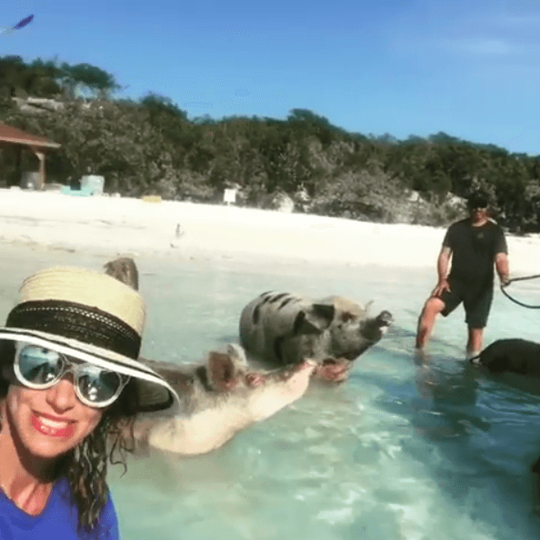 Otros de los lugares que Lili visitó fue la playa a la que cariñosamente le llaman Pig Island.