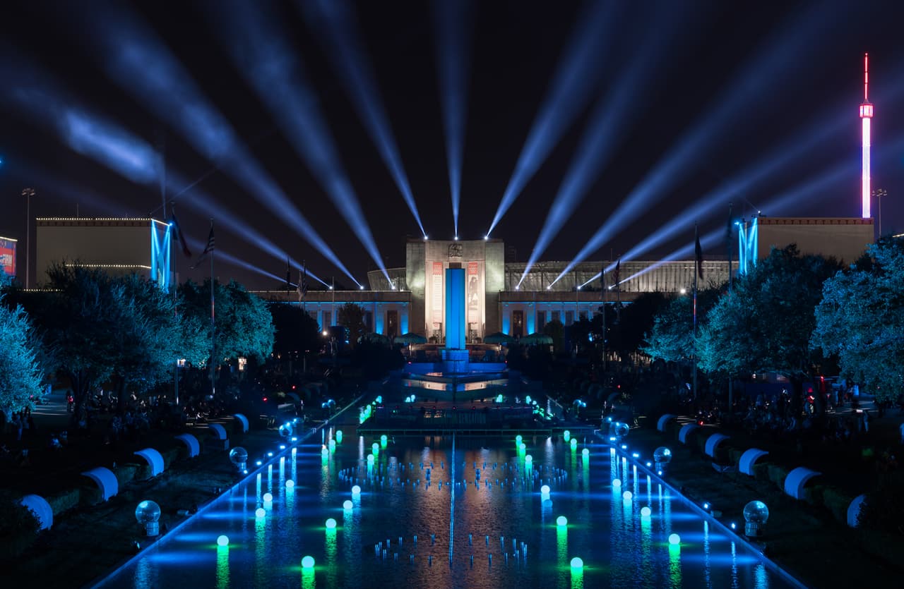 Como es tradición, se realizarán desfiles y espectaculares juegos de luces en las noches. También podrá visitar la exposición "Dallas en el tiempo de MLK", que se enfoca en el discurso que dio Martin Luther King en Fair Park en 1963, así como su intervención en 1966 en la Southern Methodist University.