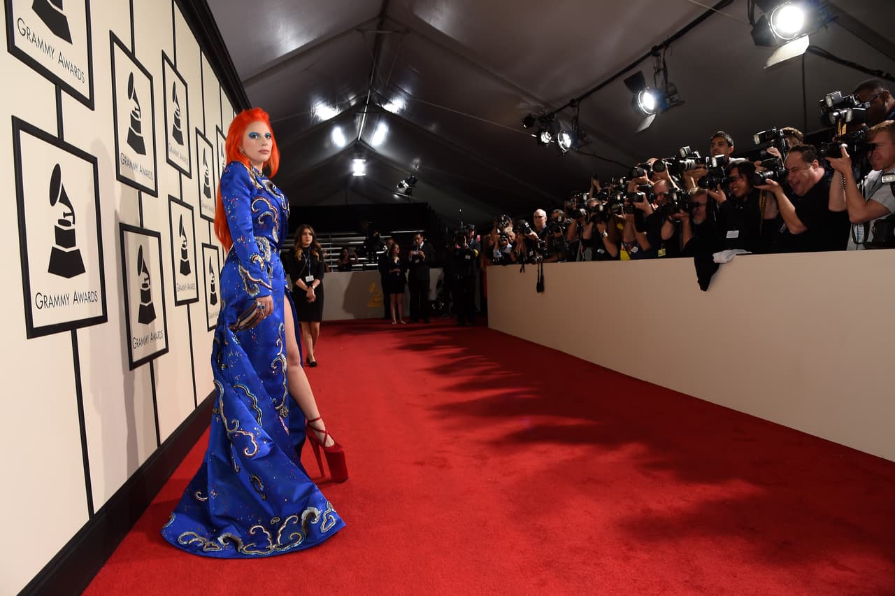 Lady Gaga no podía faltar en la lista de los vestidos más ¿originales?