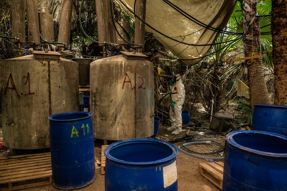 En lo que va del 2019, se han desmantelado 20 laboratorios en Sinaloa: 17 para metanfetamina, dos para fentanilo y uno para heroína. El proceso para cada tipo de droga es muy diferente, puntualizó Cristóbal Castañeda, secretario de Seguridad Pública.