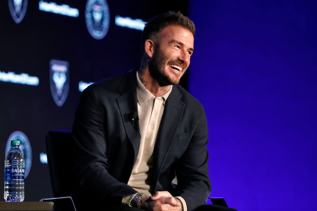 <b>Visionario</b>
<br>- El Inter Miami de la MLS jugará en Al Lang Stadium y a pesar de que su escuadra ya debutó, el COVID-19 frenó la participación de su equipo.
<br>- Beckham apostó por la liga de Estados unidos, una de las ligas de futbol en el mundo con mayor crecimiento en los últimos años.