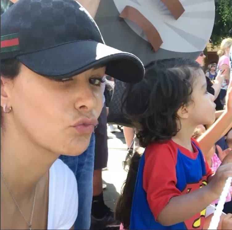 Mientras esto se aclara, Ninel Conde no puede sacar a su hijo de dos años de edad de México, pues el empresario mexicano posee una orden judicial que impide el pequeño salga sin la autorización de ambos padres.