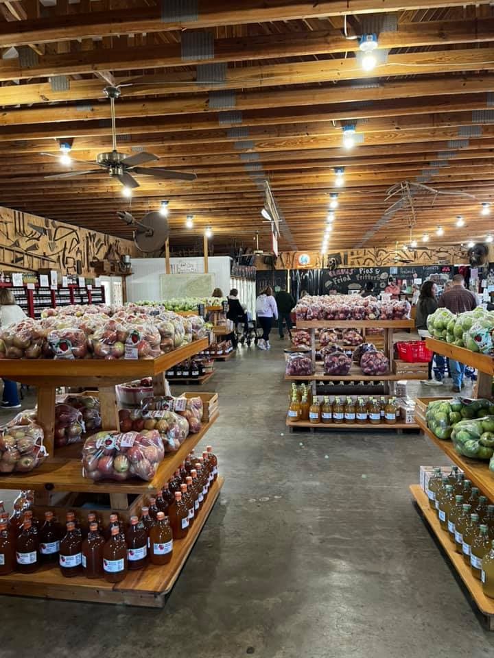 La granja cuenta con una gran variedad de mieles crudas, sidras de frutas, empanadas fritas caseras, panadería casera, helados y fudge. Panorama también vende una variedad de mermeladas, jaleas, salsas, encurtidos y aderezos y salsas y aderezos, así como productos alimenticios especiales sin azúcar o sin azúcar añadida.