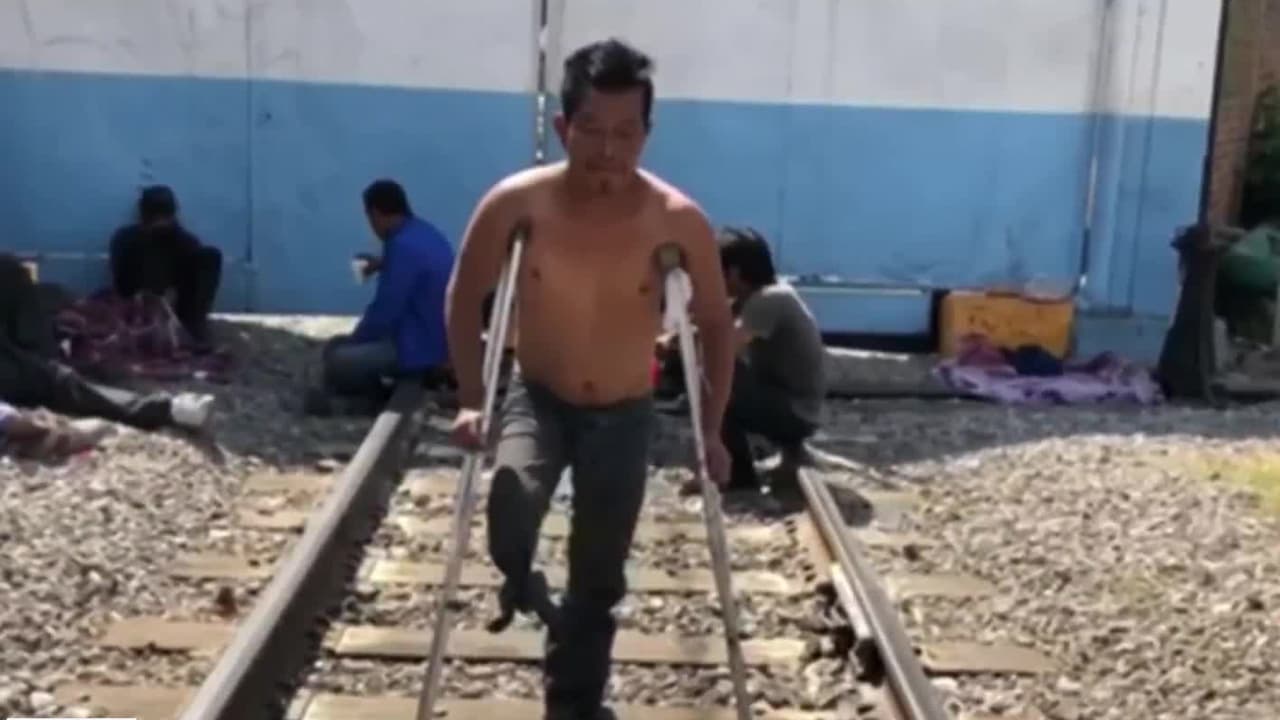 <b>"Quiero trabajar en una fábrica grande": perdió su pierna en 'La Bestia' e intentará nuevamente llegar a EEUU</b>
<br>
<br>Erick Bermúdez es un inmigrante de Nicaragua que perdió parte de su pierna en el tren llamado 'La Bestia'. Asegura que su sueño es estar en EEUU para trabajar y salir adelante. Dice que sin importar quién gane estas elecciones, él seguirá intentando llegar al país.