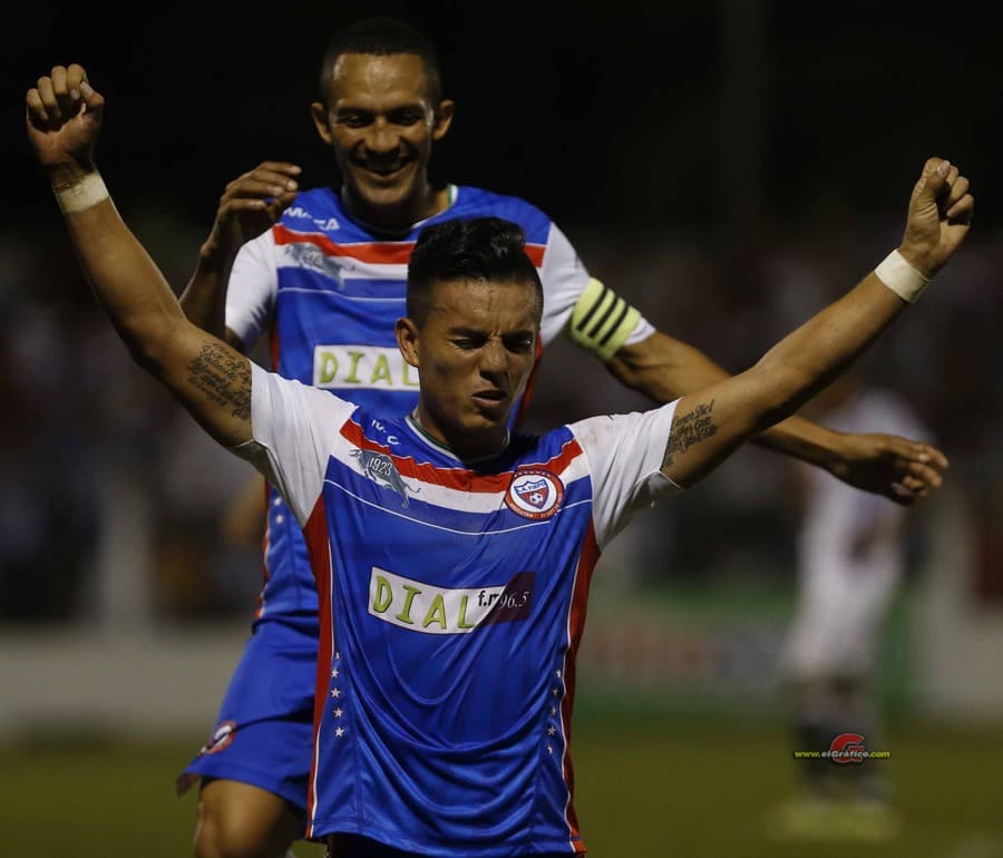 Juventud Independiente alcanza al Águila en el liderato de fútbol salvadoreño