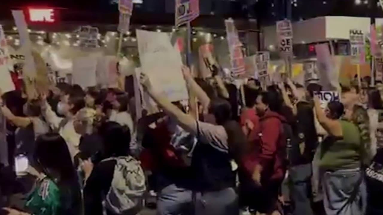Cientos protestan en Phoenix tras muertes de inmigrantes hispanos en operativos de ICE