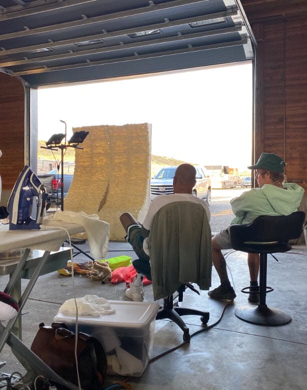 El 24 de julio Kanye West compartió esta fotografía donde se le ve platicando con Justin: "DD y JB discuten los nuevos prototipos de espuma en aerosol en el campus de YZY", se lee respecto a la línea de tenis de la que es dueño el rapero.
<br>