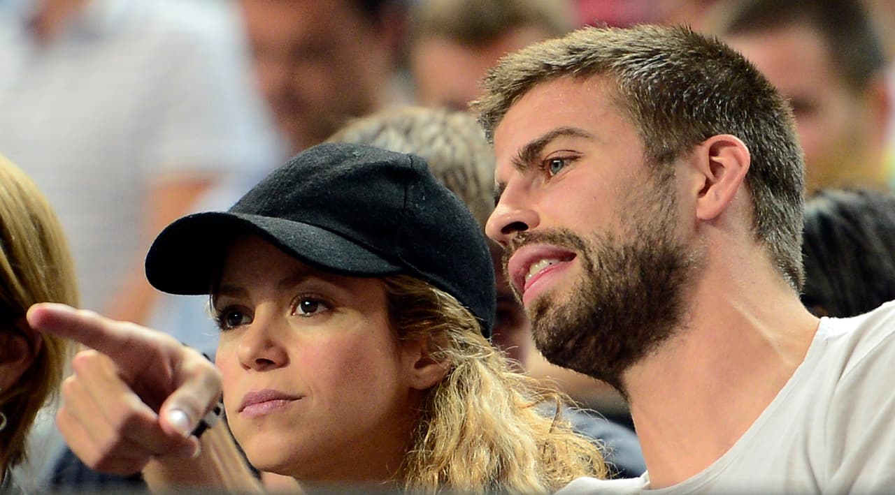 La cantante y el jugador del F.C. Barcelona emitieron un comunicado en el que 
<a href="https://www.univision.com/famosos/shakira-separacion-pique-desmiente-crisis-nerviosa">dieron a conocer su ruptura,</a> luego de 12 años de relación y dos hijos de por medio: Milan, de 9, y Sasha, de 7.