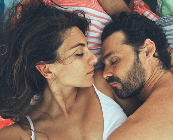 Además, actualmente Ana Brenda es novia del actor de origen español Iván Sánchez. La actriz compartió esta imagen el 8 de junio de 2017 junto al actor en la que destacó: "Al lado de la que -intenta- ser una gran mujer, hay un gran hombre".