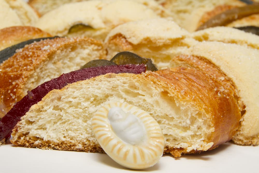 ¿Y por qué casualmente comemos tamales y no cualquier otro platillo? Según expertos, tiene que ver con una antigua tradición prehispánica que ha sido mezclada ya con nuestras fiestas católicas. En las antiguas culturas, el culto al maíz era muy importante y siempre era ofrecido como un tributo a los dioses.