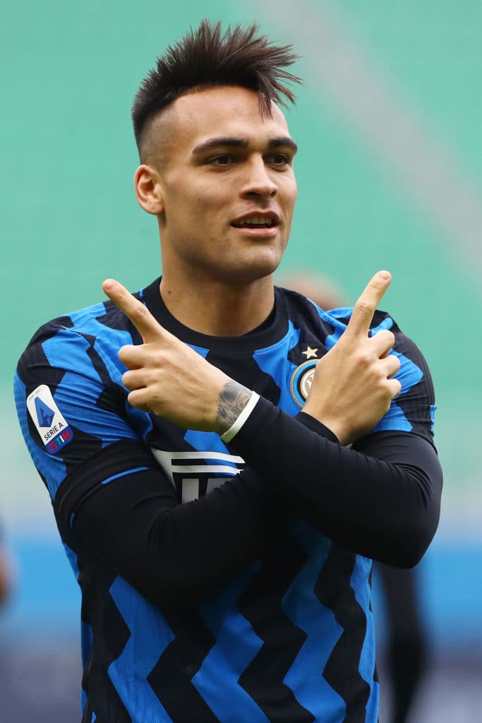 Lautaro Martínez (5’, 57’) salió ‘encendido’ y marcó los primeros dos tantos. Romelu Lukaku (66’) puso la cereza del pastel y anotó el tercero para los visitantes. En sus siguientes compromisos, Milan se medirá a Estrella Roja en la vuelta de dieciseisavos de Final de la Europa League a media semana; Inter recibirá al Genoa en la Serie A.