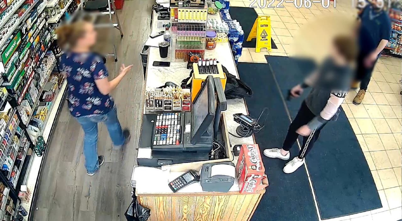 "¿Es en serio?": Video capta a niño de 12 años disparar arma durante asalto, según policía