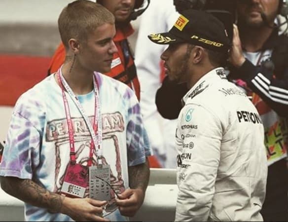 Justin Bieber se fue al GP de Mónaco, en donde no desaprovechó la oprtunidad para saludar a su ídolo Lewis Hamilton.