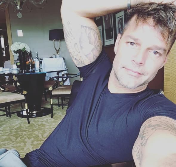 Ricky Martin tampoco para de trabajar, y de vez en cuando regala una selfie.