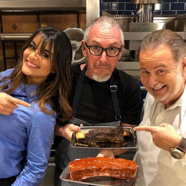 Suculento trozo de costilla, que demora en estar listo para comer entre 4 o 5 horas.