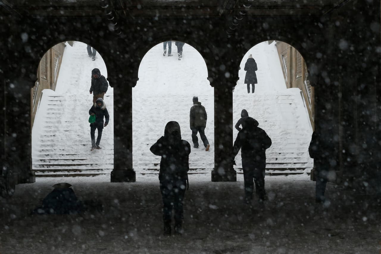 A pesar de que las autoridades pidieron a los ciudadanos mantenerse en sus casas, muchos de ellos los desafiaron en horas del día.