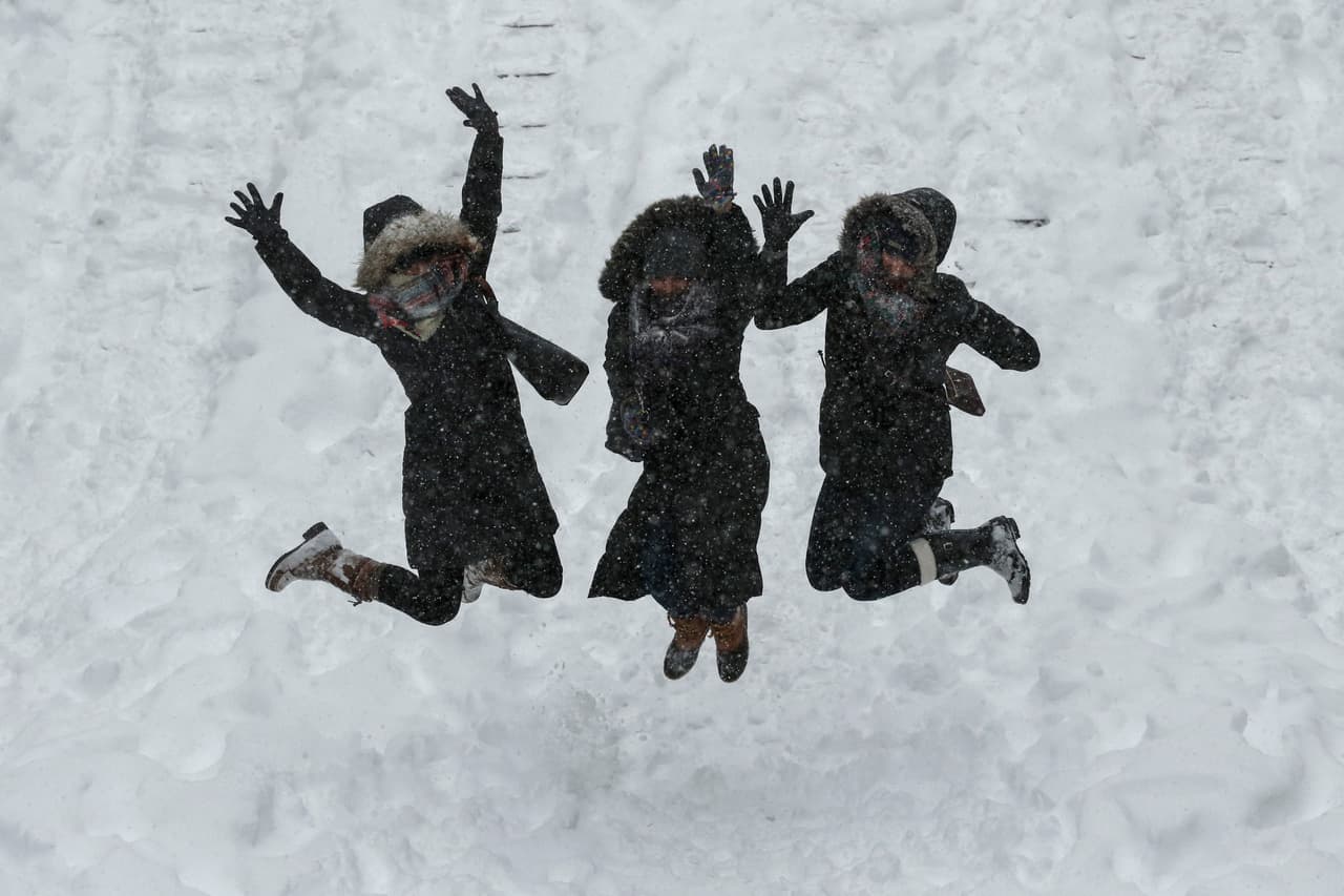 A pesar de que las autoridades pidieron a los ciudadanos mantenerse en sus casas, muchos de ellos los desafiaron en horas del día.