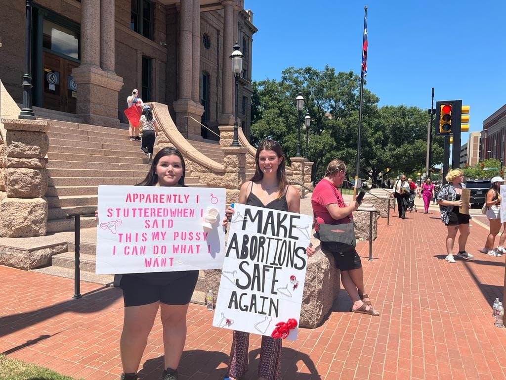 A una semana de la decisión de la Corte Suprema sobre la sentencia Roe vs. Wade, las protestas siguen en las calles del Metroplex.