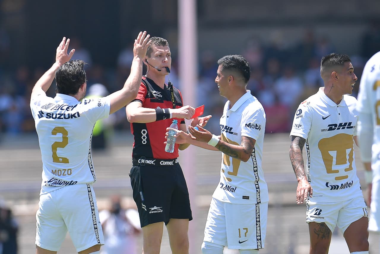 A pesar de haber jugado con 10 futbolistas la mayor parte del juego por la expulsión de Juan Ignacio Dinenno, los Pumas lograron una vital victoria ante Rayados.