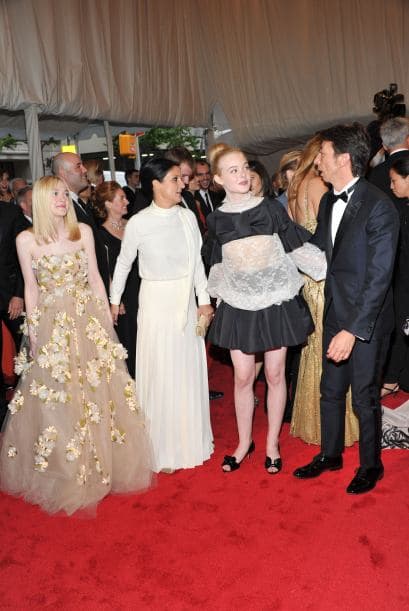 Dakota, de 17 años, ganó $4 millones por su participación en Breaking Dawn, mientras que Elle generó ingresos por $1.5 millones por Super 8.