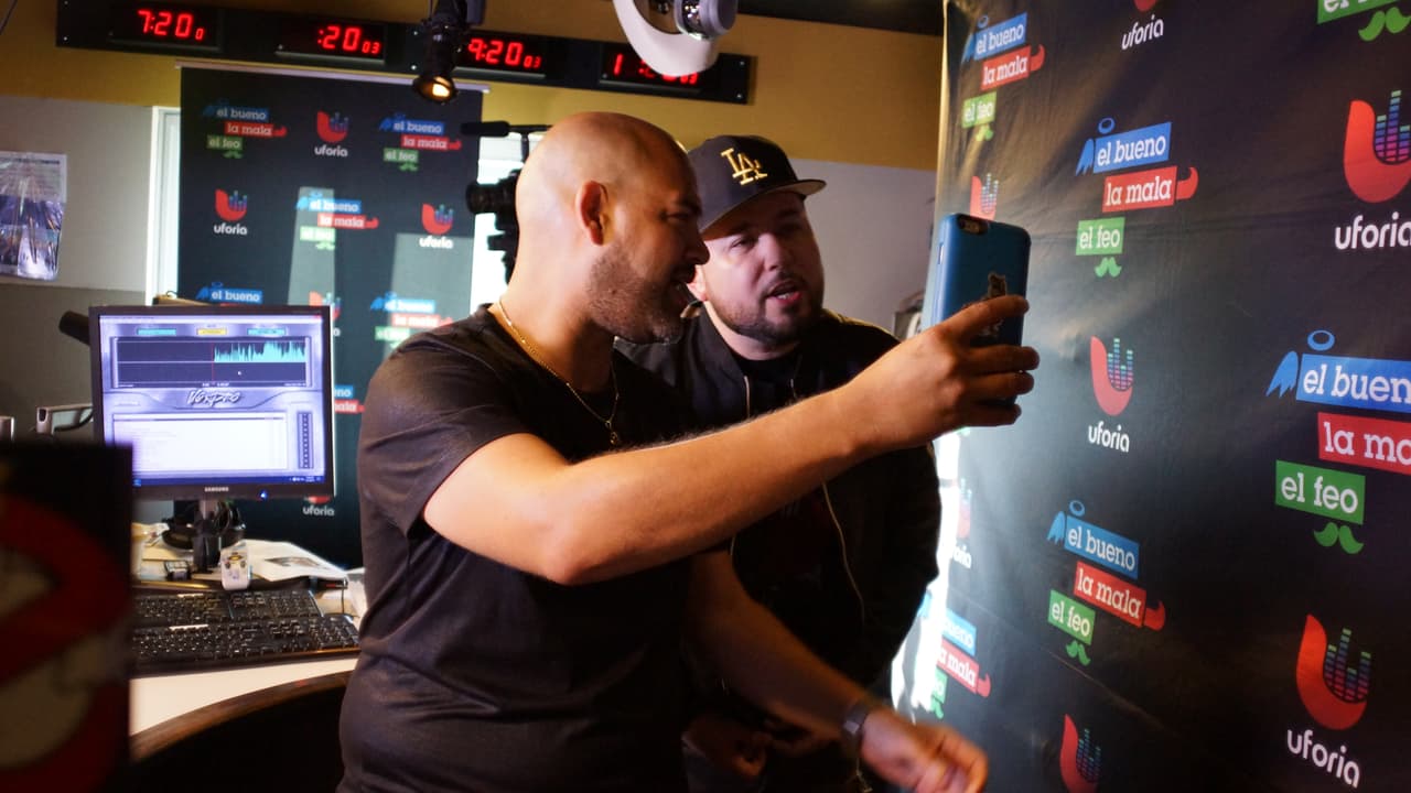 Roberto Tapia llegó al El Bueno, La Mala y El Feo para estrenar en exclusiva su nuevo sencillo.