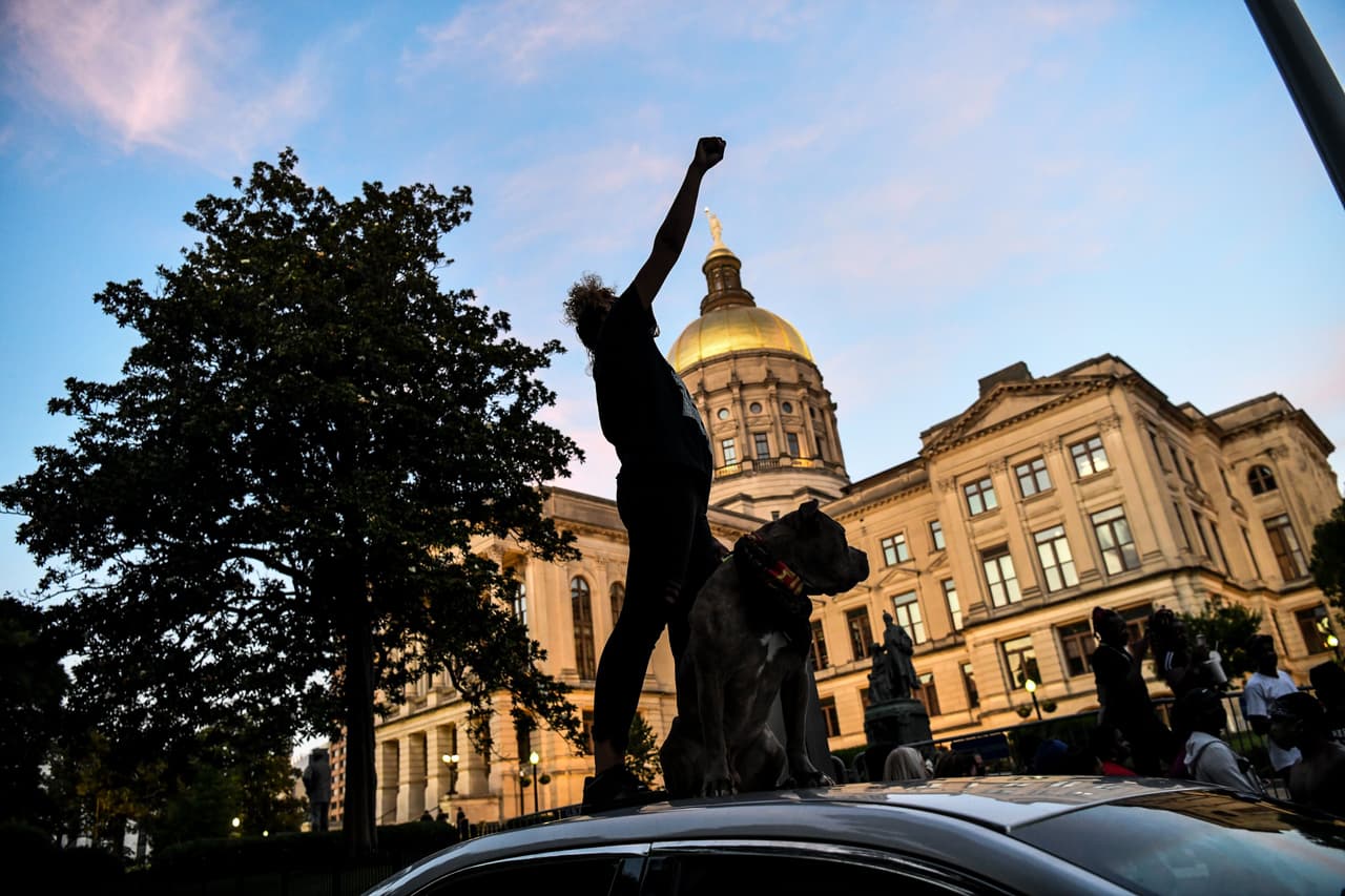 Aumenta la seguridad en el Capitolio de Georgia mientras el FBI advierte sobre protestas armadas