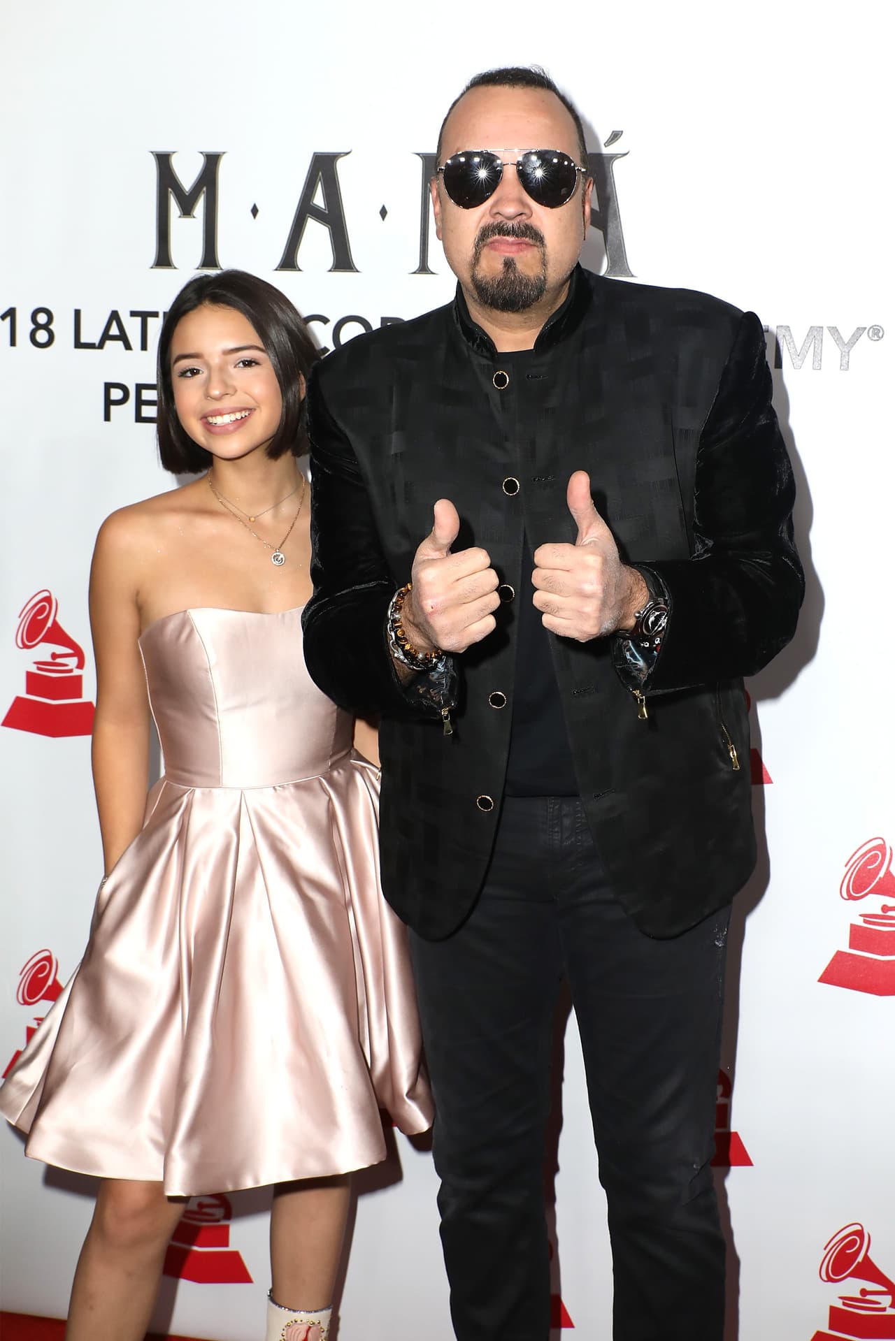 "Es normal de repente un novio, aunque todavía no puede, pero pues más adelante lo tendrá. Por lo menos oficialmente no puede, la canija. Su novio ahorita es su carrera y tiene muchas cosas que dar, ofrecer y enseñar dentro de la carrera, no enseñar en otros lados", confesó.