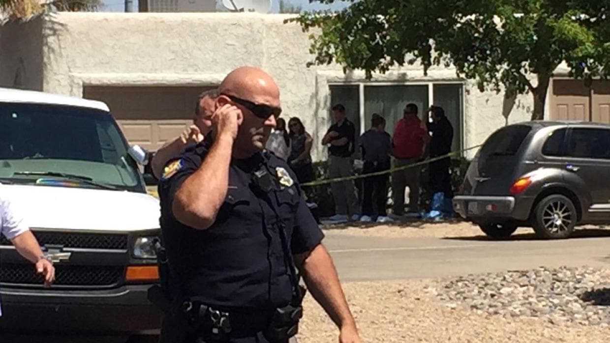 Una madre mata a sus tres hijos a puñaladas y después trata que suicidarse