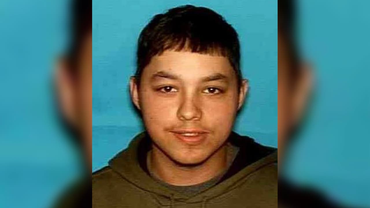 Christopher Maximino González, 35 años. Enfrenta cargos de tratar de estrangular a un miembro de su familia. Su última dirección conocida es en la calle Mary Lane en el condado Montgomery.