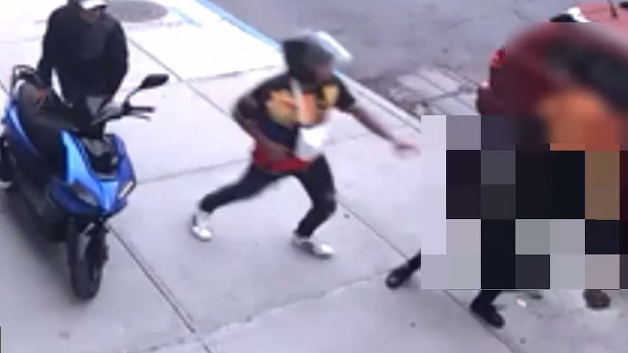 Ladrones en motocicleta atacan a mujeres para robarles en Queens