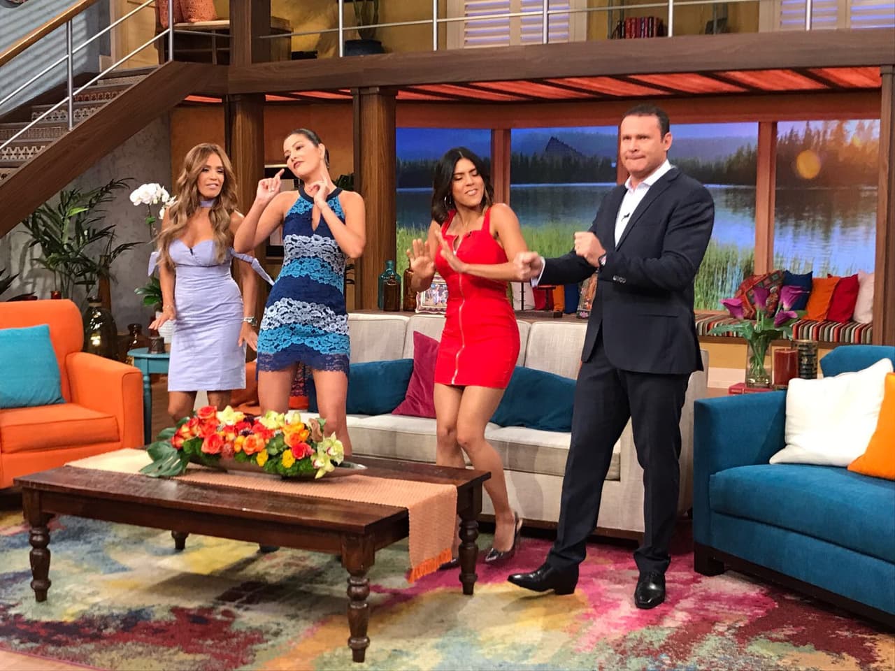 ¡Música maestro! Todos a bailar para alegrar esta mañana.