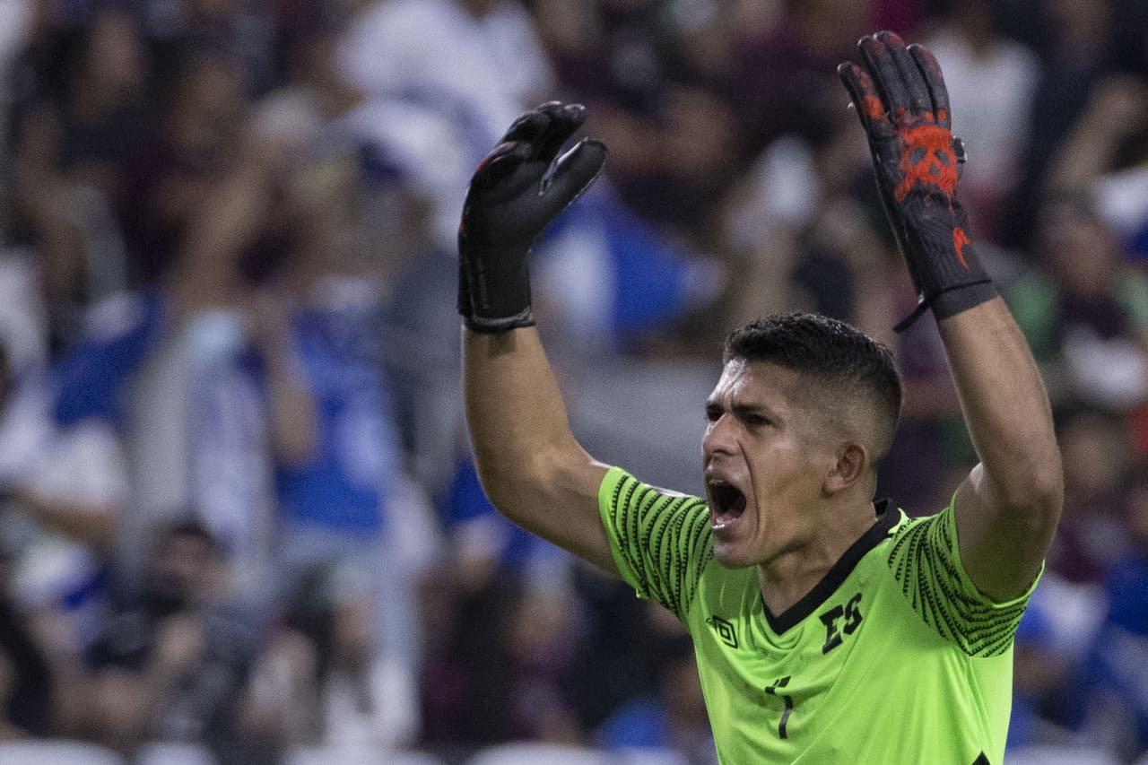 El arquero salvadoreño, Mario Martínez, fue de suma importancia para no permitir que la ventaja creciera aún más cuando Qatar lucía imparable.