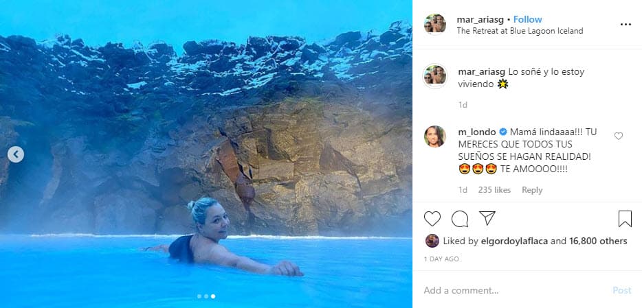 "
<b>Lo soñé y lo estoy viviendo</b>", es la frase que acompaña las tres fotografías que publicó, en donde está sumergida en una fosa de agua termal, rodeada de nevadas montañas. 
<br>