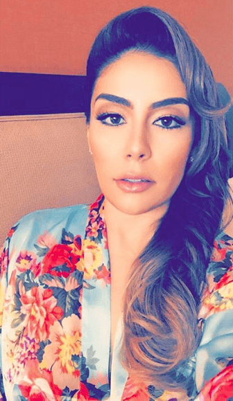 Evelyn muestra con orgullo su pasión por este género musical tan emblemático para el país vecino.