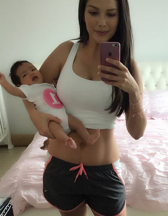 Ana presumiendo su cuerpazo después de un mes del nacimiento de Giulietta ¡Qué guapa!