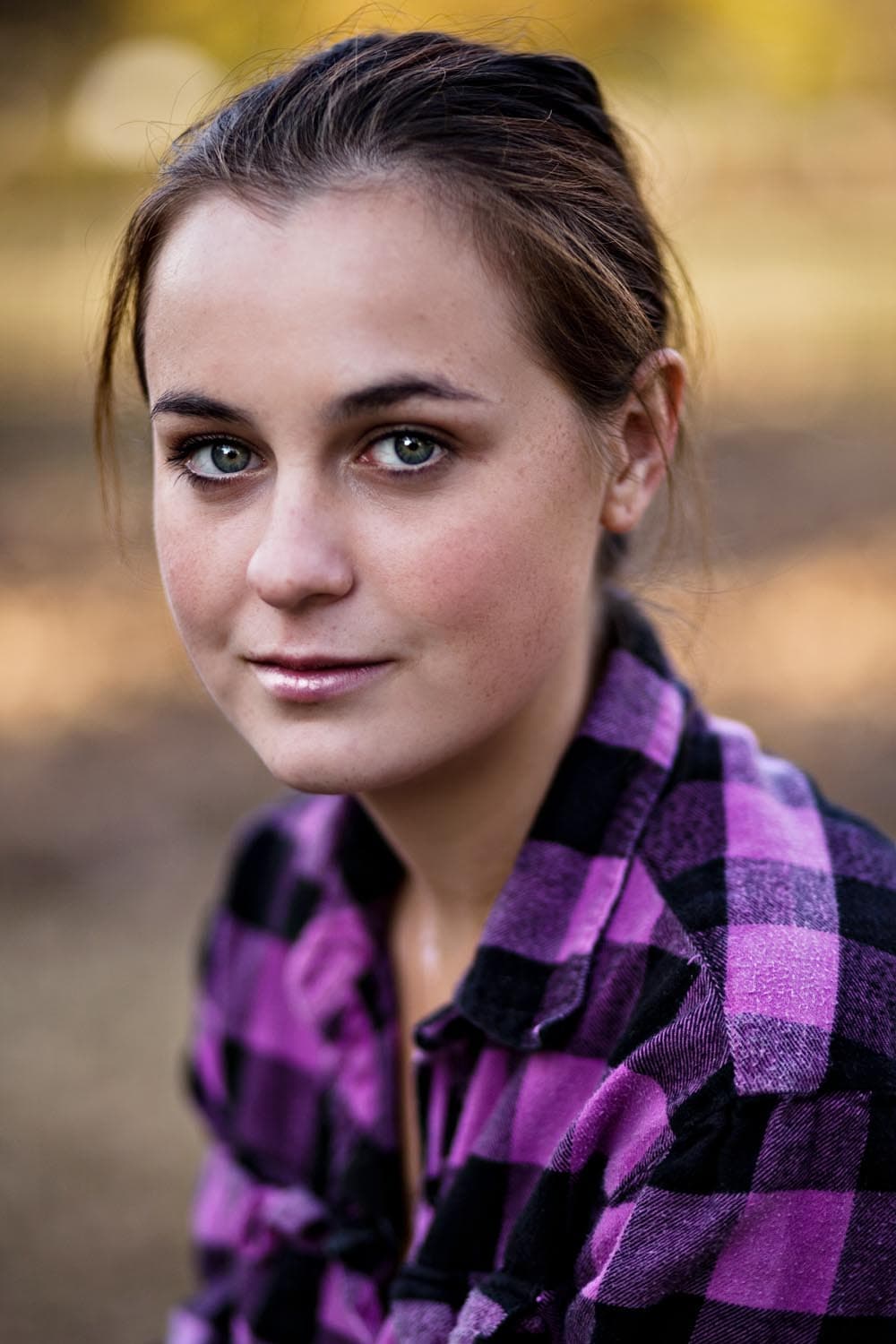 <b>Cecelia Markow, estudiante y músico</b>: “En un Día de San Valentín mi novio en ese entonces me violó. Después la relación se deterioró y luego tuve problemas de memoria, lo que hizo que mis calificaciones en la universidad empeoraran. Justo antes del intento estaba tratando de no pensar en todas las cosas malas cuando todas explotaron. Horriblemente. Decidí que ya no quería manejarlo porque no podía. Los medicamentos no funcionaban. A quienes pueden estar atravesando una situación similar les digo que por más que cueste, salgan del agua. Recuerden a todos los que los aman y a quienes ustedes aman. Es asombroso porque a mí me cuesta tanto pensar de forma positiva, pero quiero que la gente sepa que no importa cuán dura sea una situación, siempre hay alguien allí que te ama y que te quiere aquí”.