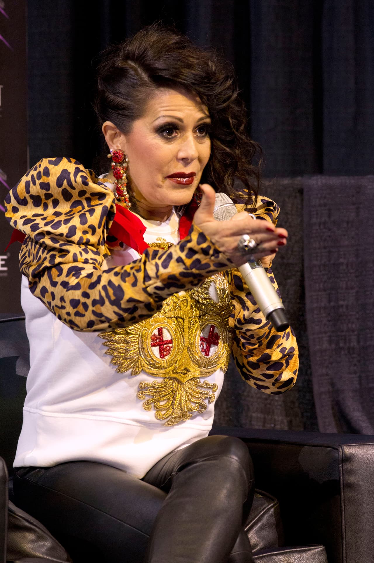 El mismo hombre aseguró que afortunadamente 
<b><a href="https://www.univision.com/shows/sal-y-pimienta/alejandra-guzman-es-el-gran-orgullo-de-silvia-pinal-video">la hija de Silvia Pinal</a></b> y Enrique Guzmán no estaba en el domicilio cuando se llevó a cabo el robo.