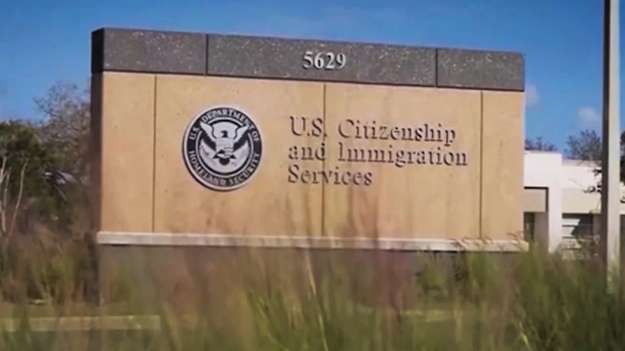 Madre inmigrante tiene temor de ir a cita con Inmigración: “Me da miedo que me separen de mis hijas”