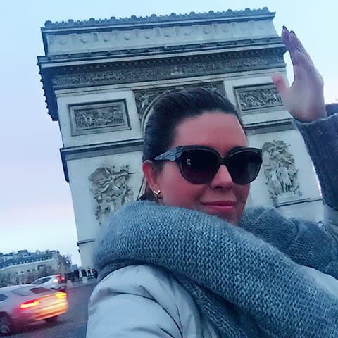 Desde la bella ciudad de París, donde se encuentra vacacionando, la ex reina de belleza decidió dejar a todos con la boca abierta.