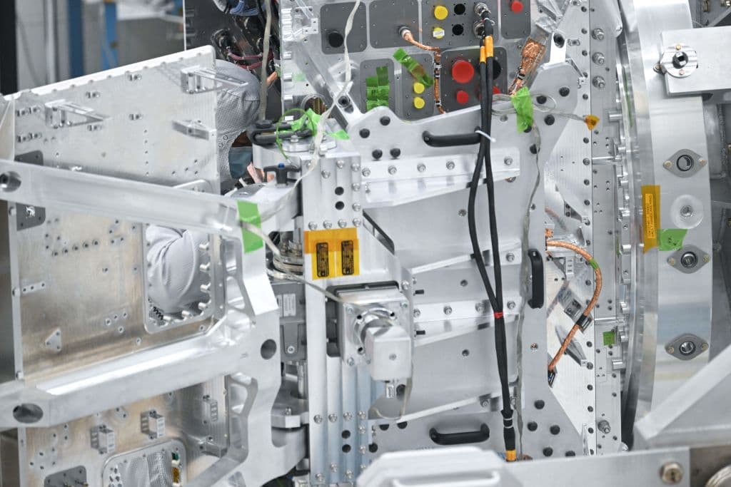 Jordan Evans, gerente general del proyecto, contó que recibieron de distintas instituciones alrededor del mundo, "componentes críticos" para el funcionamiento óptimo de la sonda espacial.