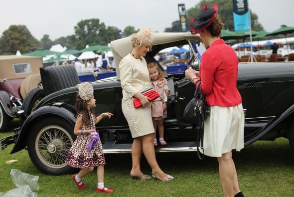 El evento anual Salón Privé en su noveno año se ha convertido en un evento popular para los amantes de autos. También llamado The Luxury and Supercar Show. Este año el evento será más grande y mejor que los años anteriores. Primero que nada el evento de tres días se realizará en un espacio de 200 acres de Syon Park, la casa en Londres del Duque de Northumberland. En este evento se pueden encontrar algunos de los autos más lujosos y exclusivos del mundo. El Salón Privé se ha convertido en algo así como el Pebble Beach de Inglaterra, donde los coleccionistas presumen sus joyas más preciadas.
