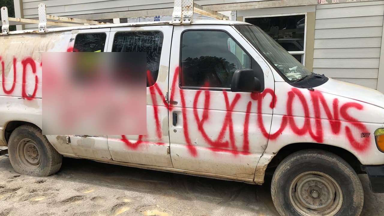 "Mueran mexicanos": el gratifi que escribieron a una familia de inmigrantes en Georgia