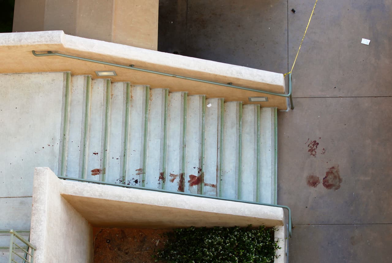 Peter Selis, de 49 años, ha sido identificado como el presunto autor del ataque y de acuerdo con los investigadores se sospecha que el tiroteo fue causado por la ruptura del hombre con su pareja sentimental.