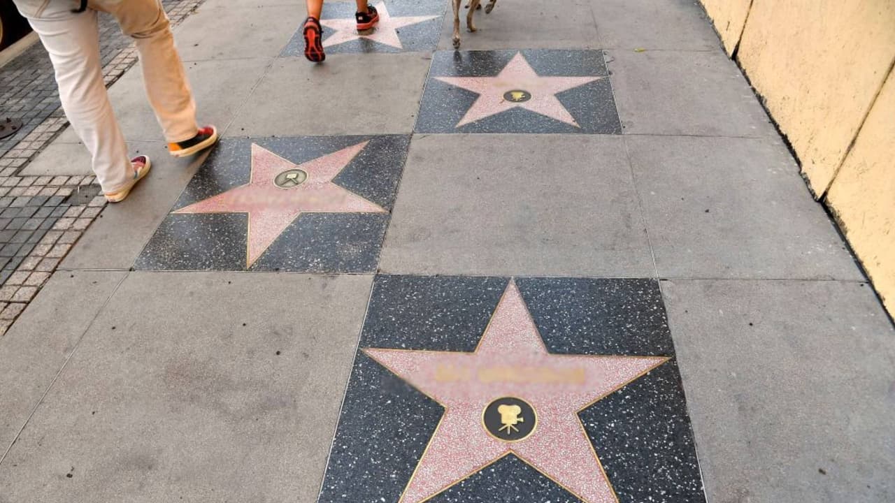 En el 
<b>Paseo de la Fama de Hollywood</b>, el cantante Marc Anthony reveló su estrella el pasado jueves 7 de septiembre. Puedes llegar a verla tomando
<b> la línea roja del Metro</b> y bajas en Hollywood / Vine Station.
