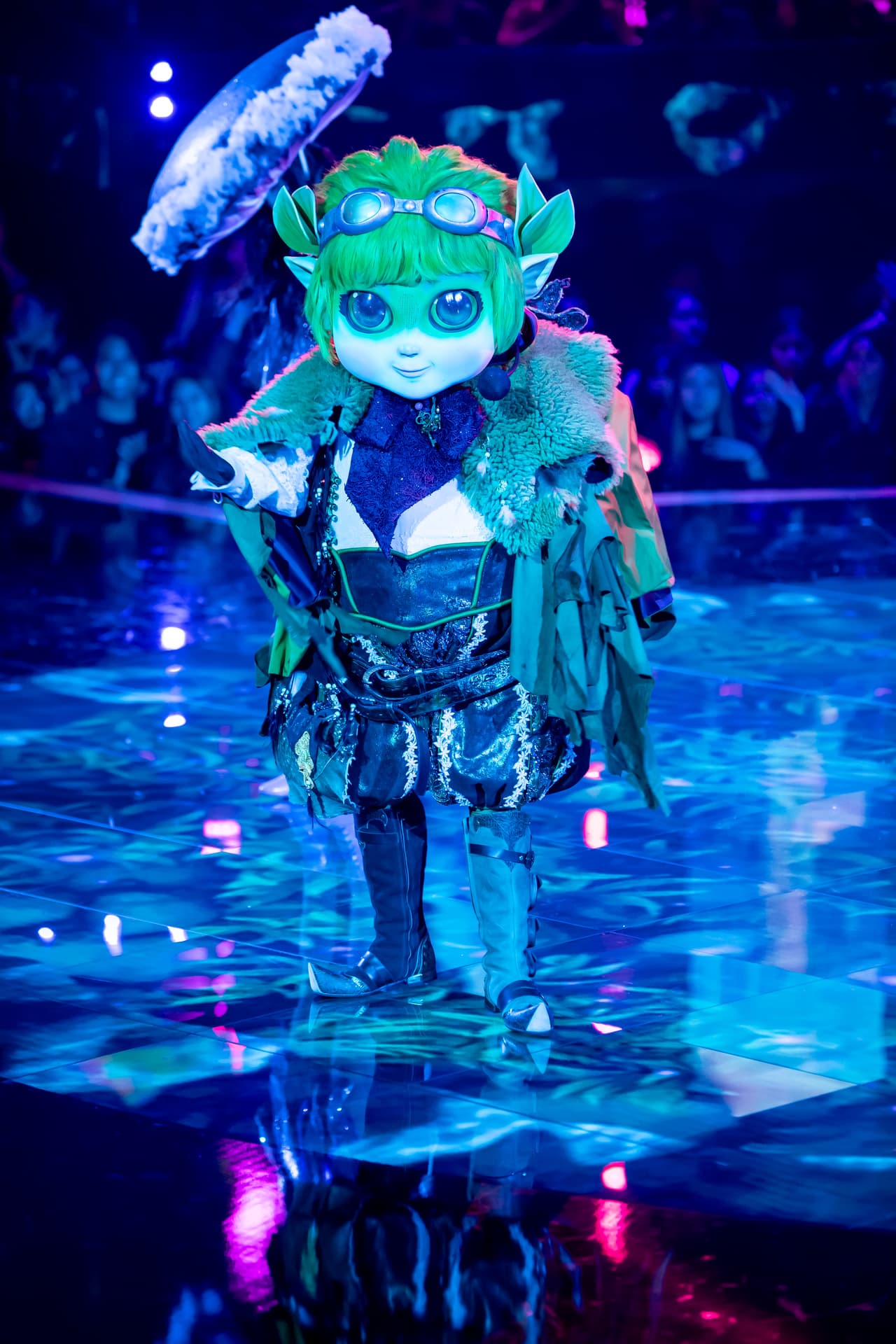 Posteriormente tocó el turno a Hada, un mágico personaje que en esta ocasión decidió cantar el tema 'Chanel' de Becky G y Peso Pluma.