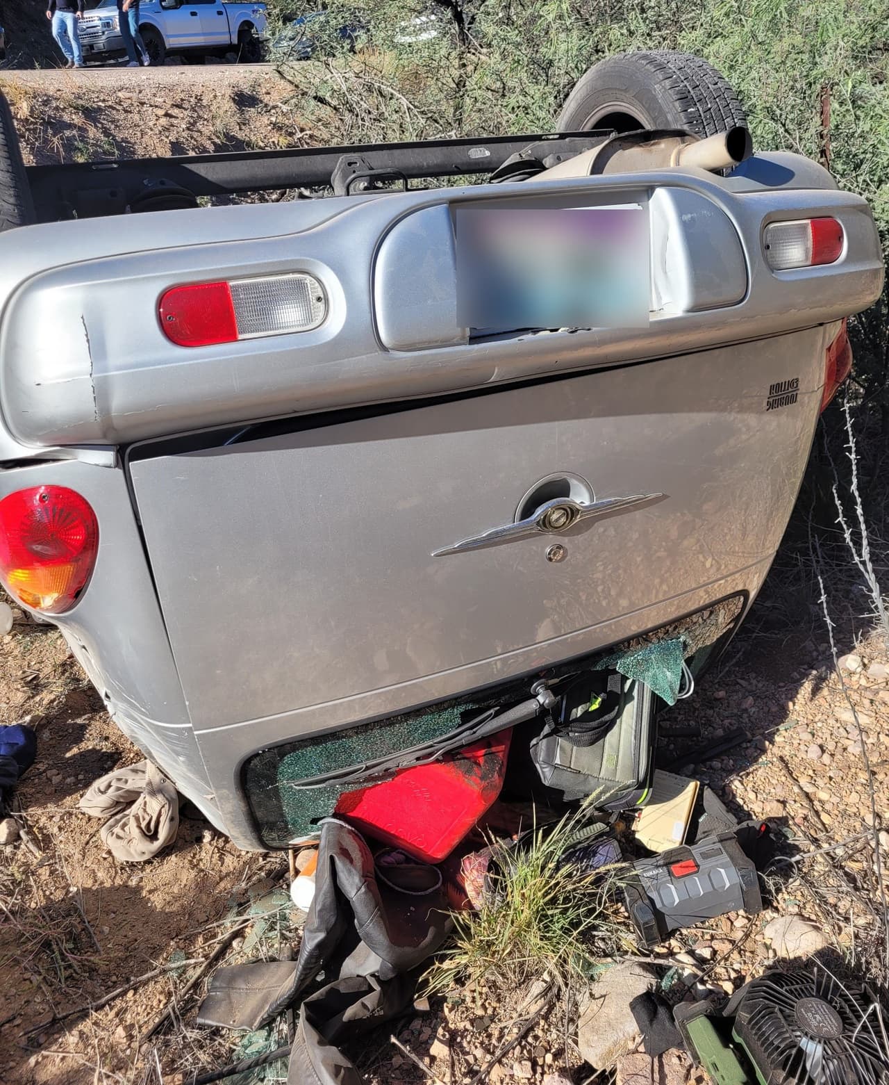 Y
<b>el tráfico de personas es también cotidiano</b>. Agentes del Sector Tucson marcaron el alto a un vehículo y la persecución terminó mal.