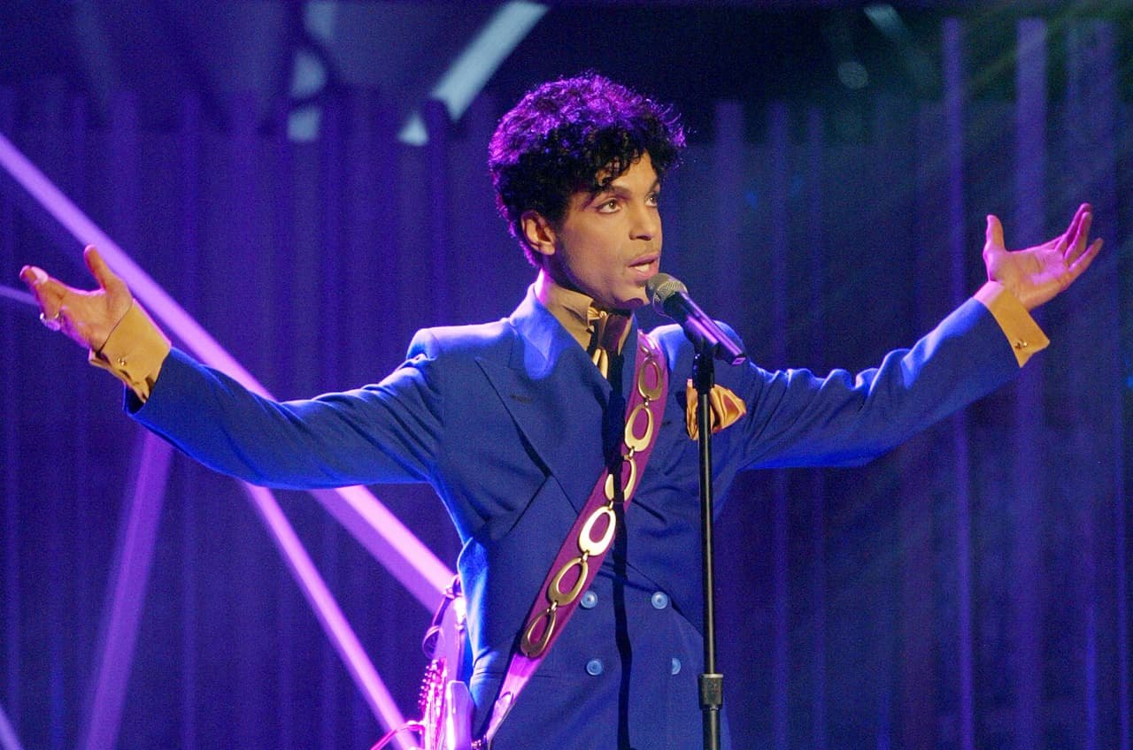 La muerte de Prince vuelve a llenar de luto al mundo del rock