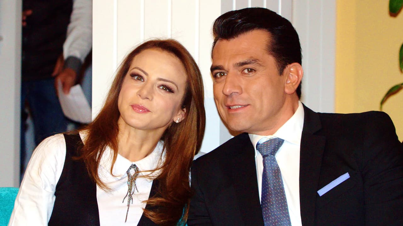 Al pobre de Jorge Salinas, su pareja en el melodrama, fue a quien le dieron los achaques del embarazo.