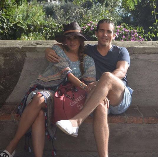 De 2005 a 2008 se desempeñó como director general de Promoción y Fomento al Desarrollo de la Secretaría de Fomento Turístico de Guerrero y de 2009 a 2012 fue regidor del ayuntamiento de Acapulco, de Juárez por parte del Partido Verde Ecologista de México (PVEM).