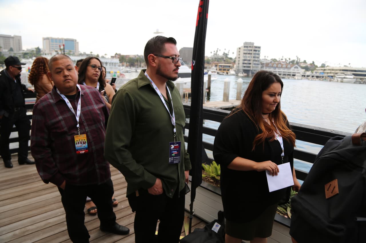 Raúl 'El Pelón', Carla Medrano y El Feo premiaron a sus oyentes con una noche inolvidable al lado de Calibre 50 en un bote privado.